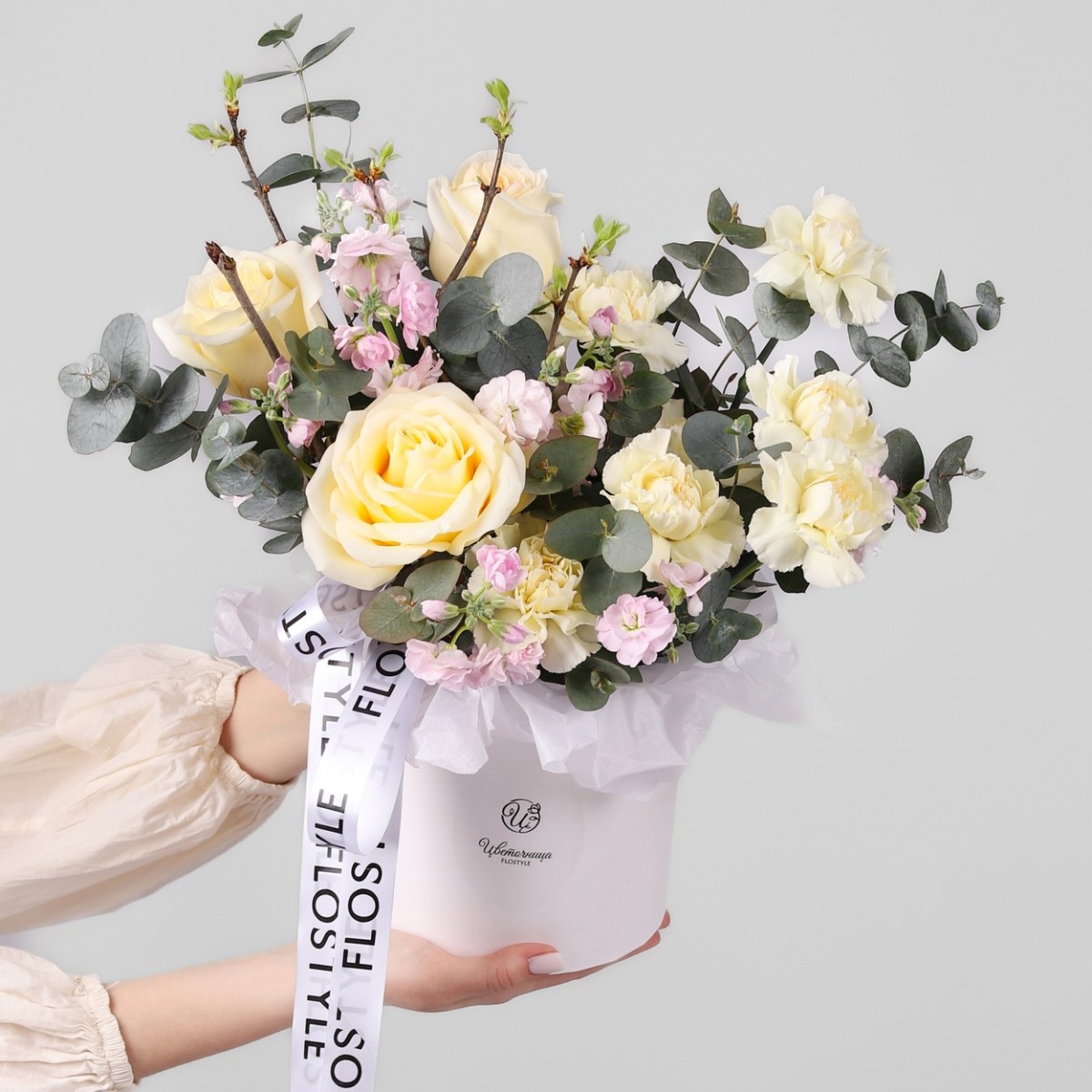 vesennij buket v korzine 642